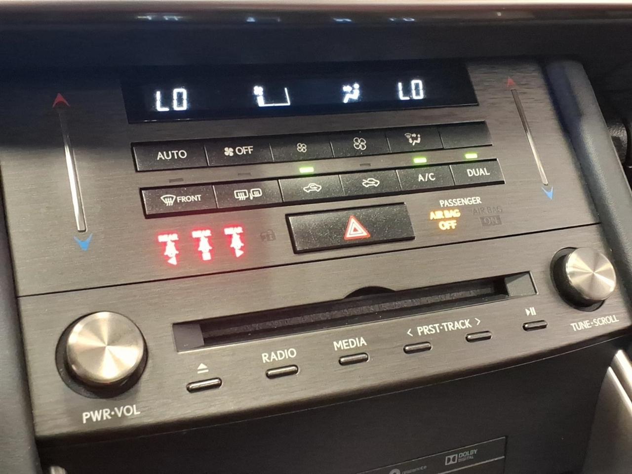 Lexus IS photo 16