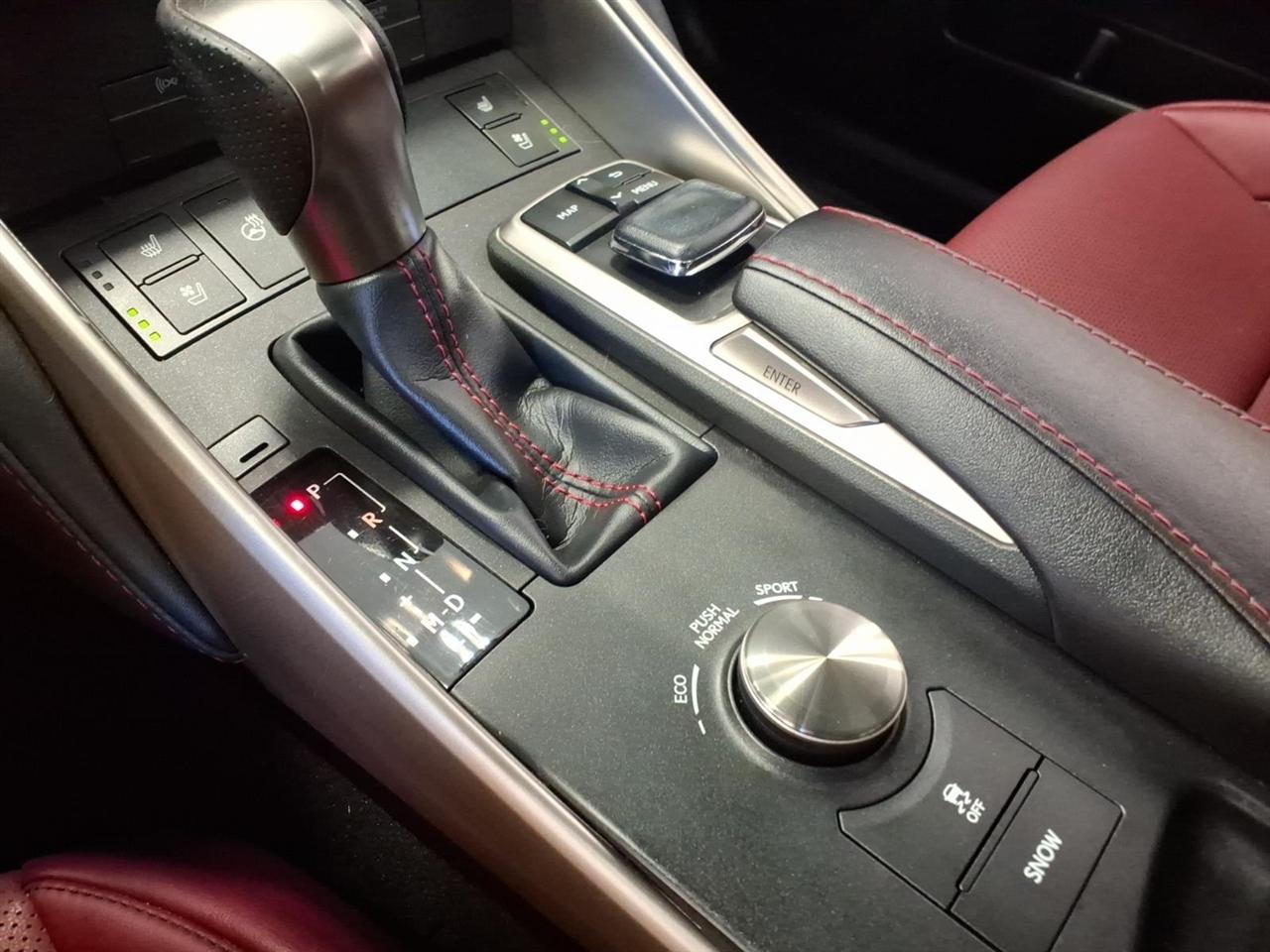 Lexus IS photo 17