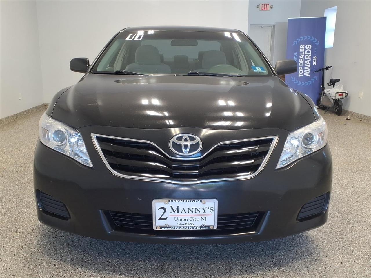 Toyota Camry photo 2