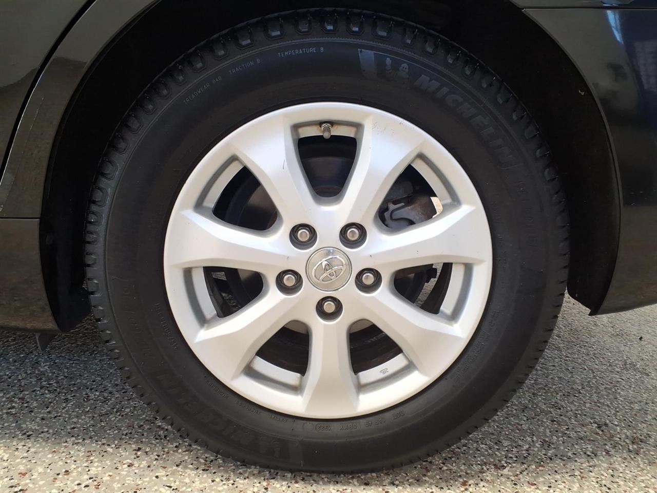 Toyota Camry photo 7