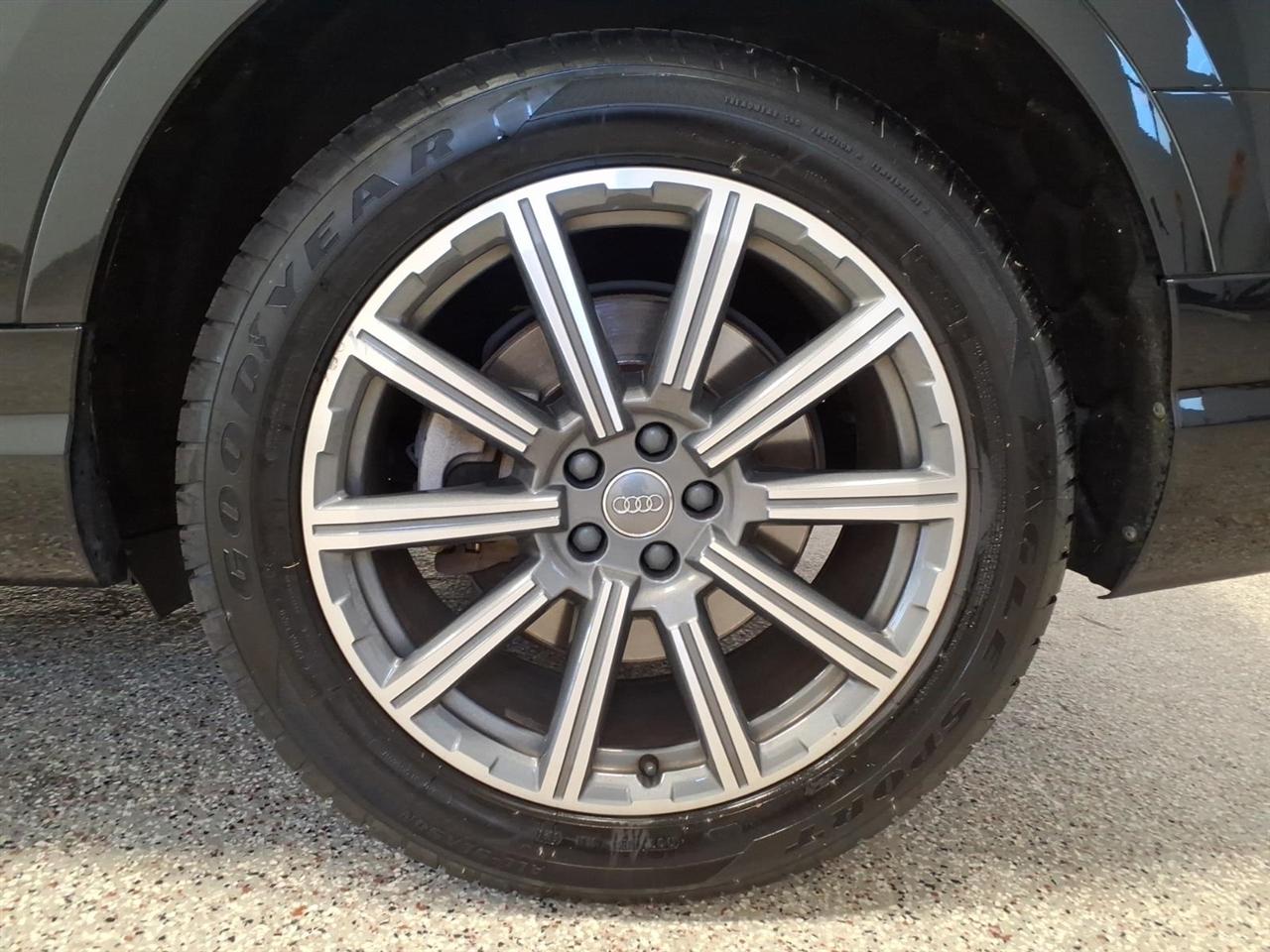 Audi Q7 photo 7