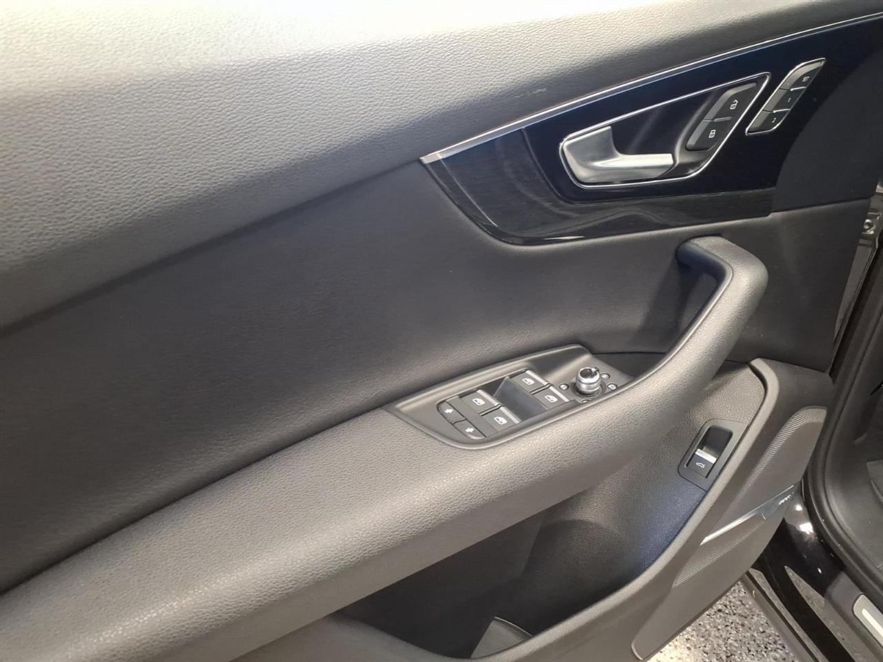 Audi Q7 photo 8