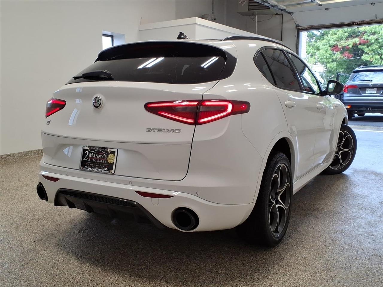 Alfa Romeo Stelvio photo 4