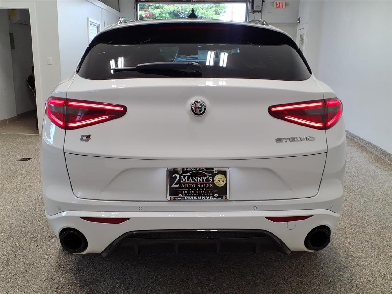 Alfa Romeo Stelvio photo 5
