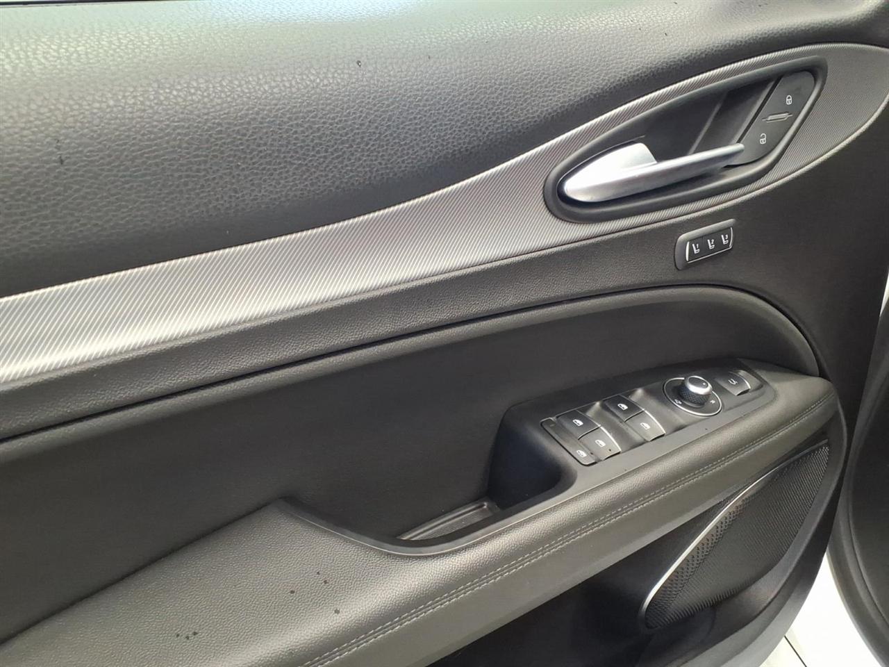Alfa Romeo Stelvio photo 8