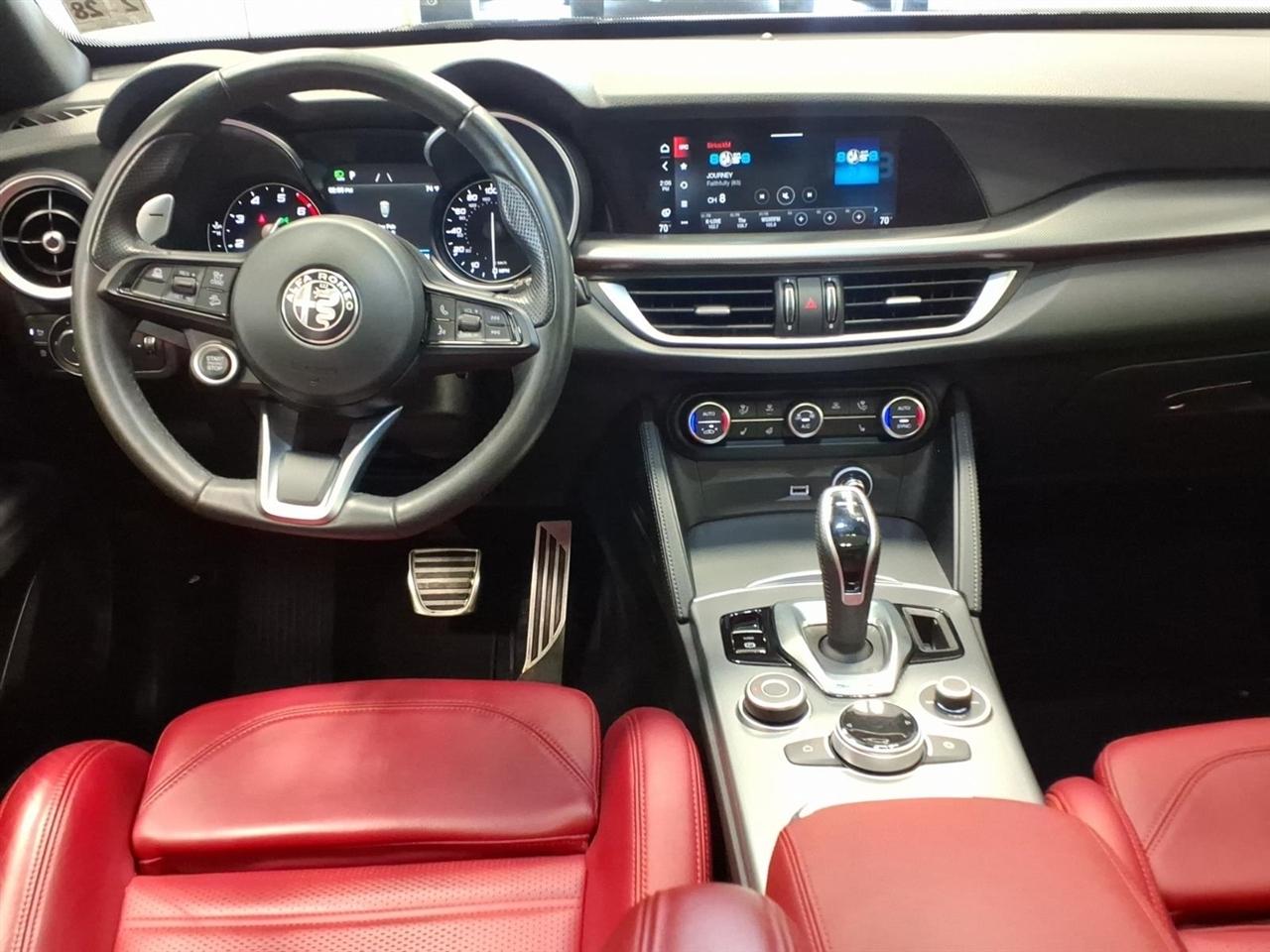 Alfa Romeo Stelvio photo 9