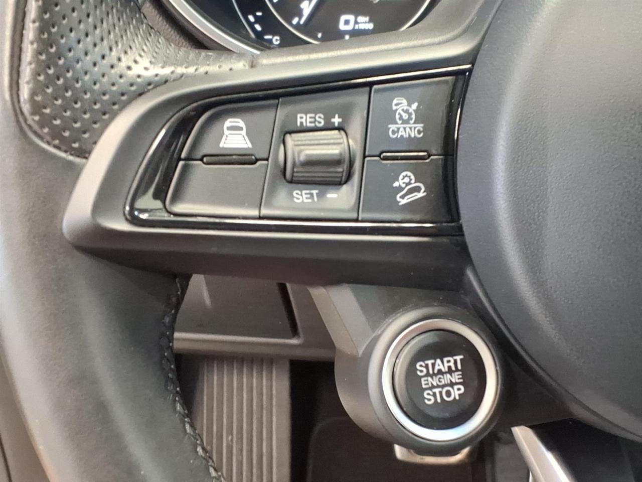 Alfa Romeo Stelvio photo 10