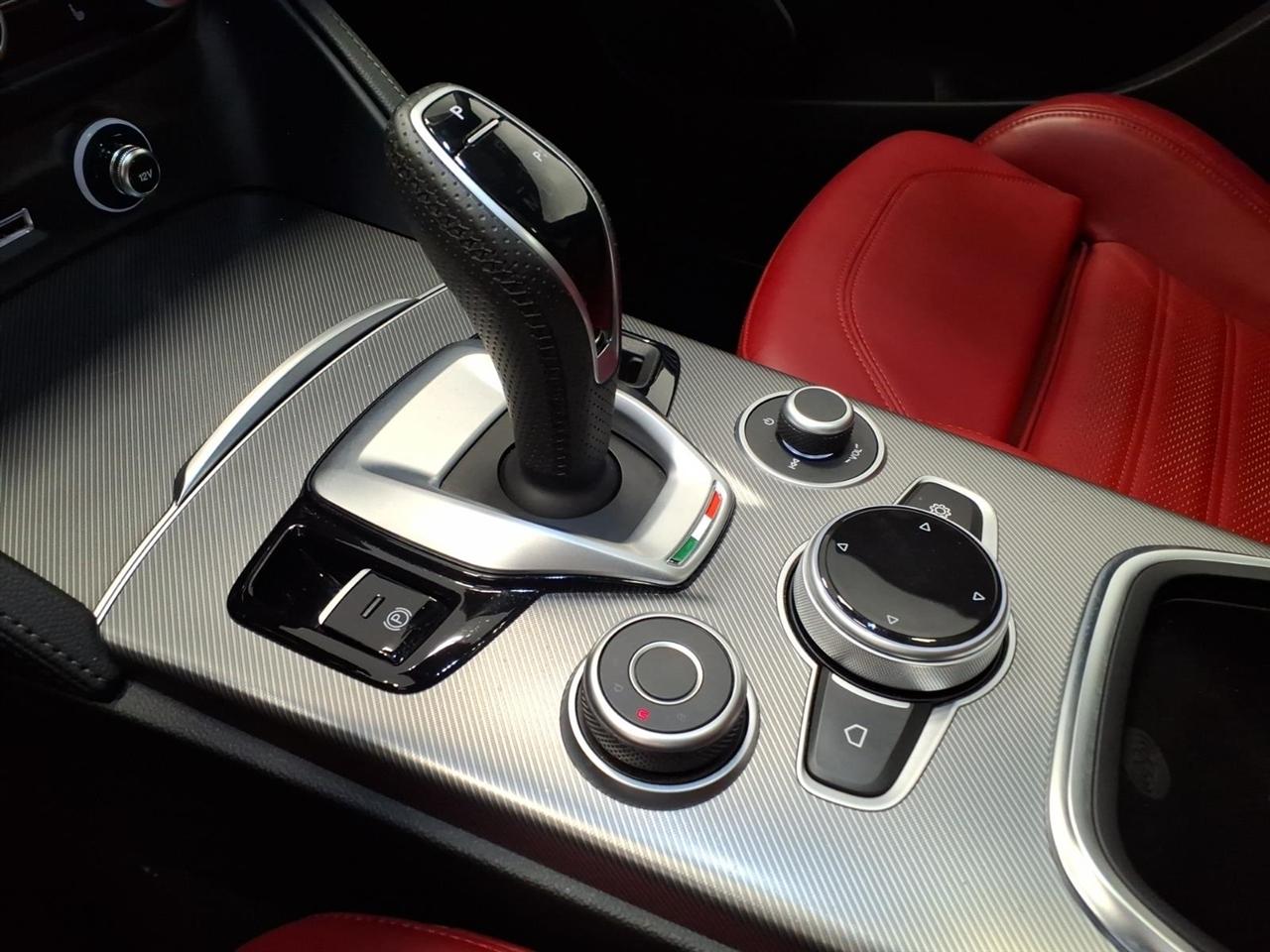 Alfa Romeo Stelvio photo 17