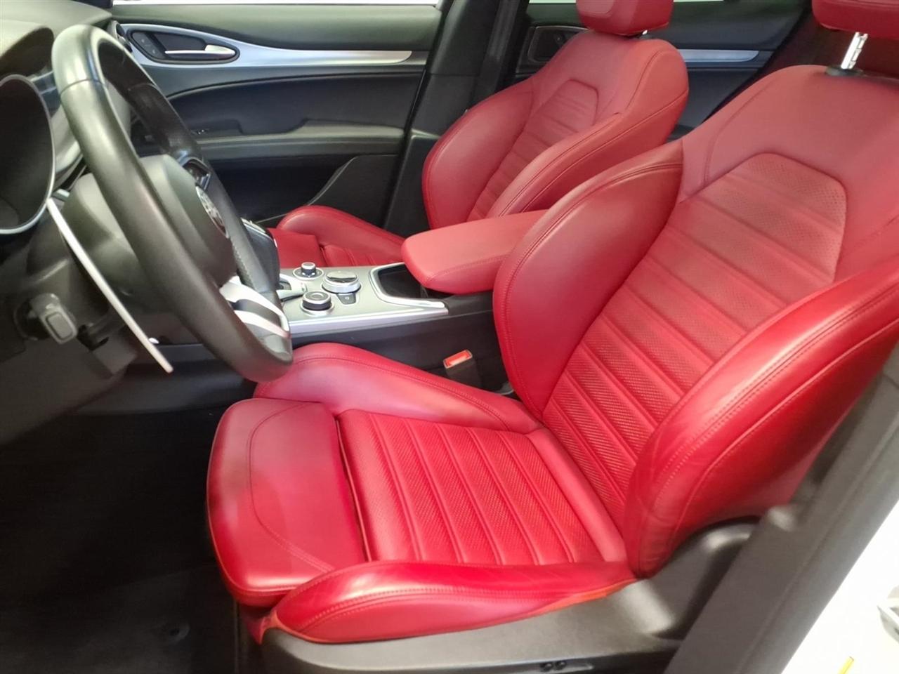 Alfa Romeo Stelvio photo 18