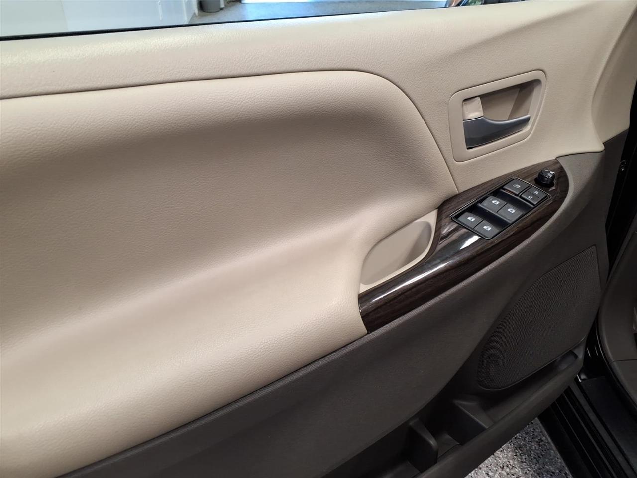 Toyota Sienna 5dr 8-Pass Van XLE Premium FWD (Natl) 2015