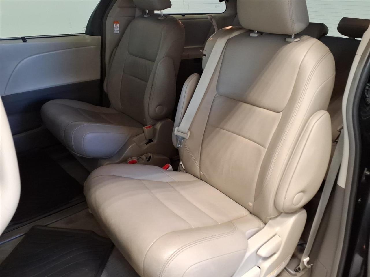 Toyota Sienna 5dr 8-Pass Van XLE Premium FWD (Natl) 2015