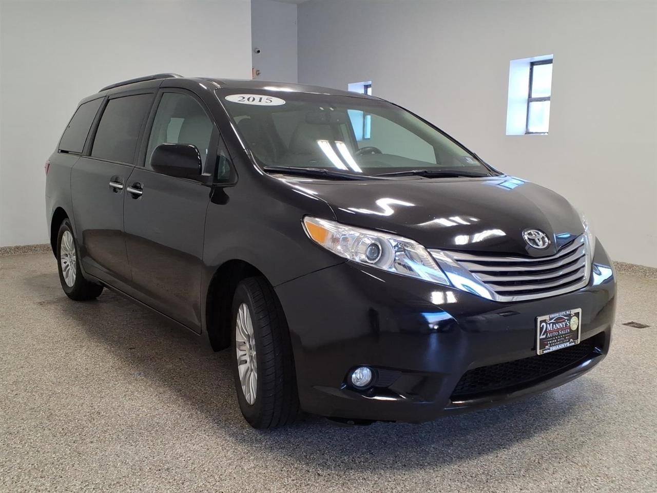 Toyota Sienna photo 3