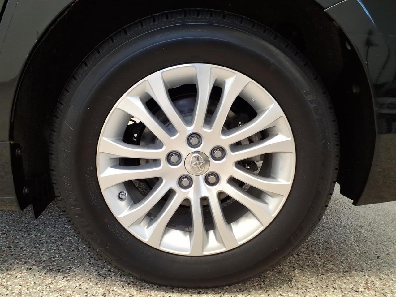 Toyota Sienna photo 7