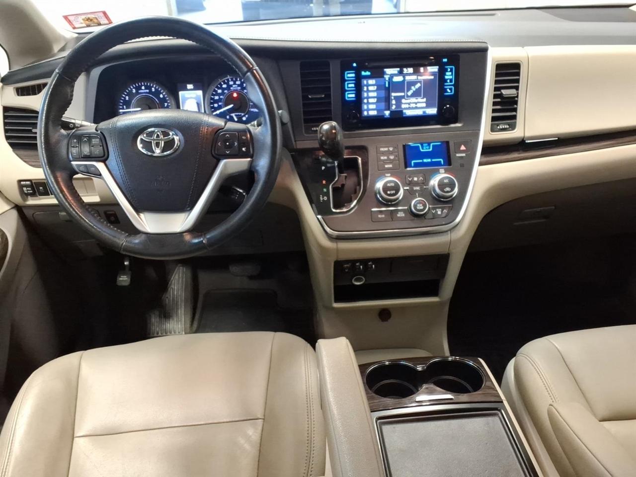 Toyota Sienna XLE 8-Passenger 2015