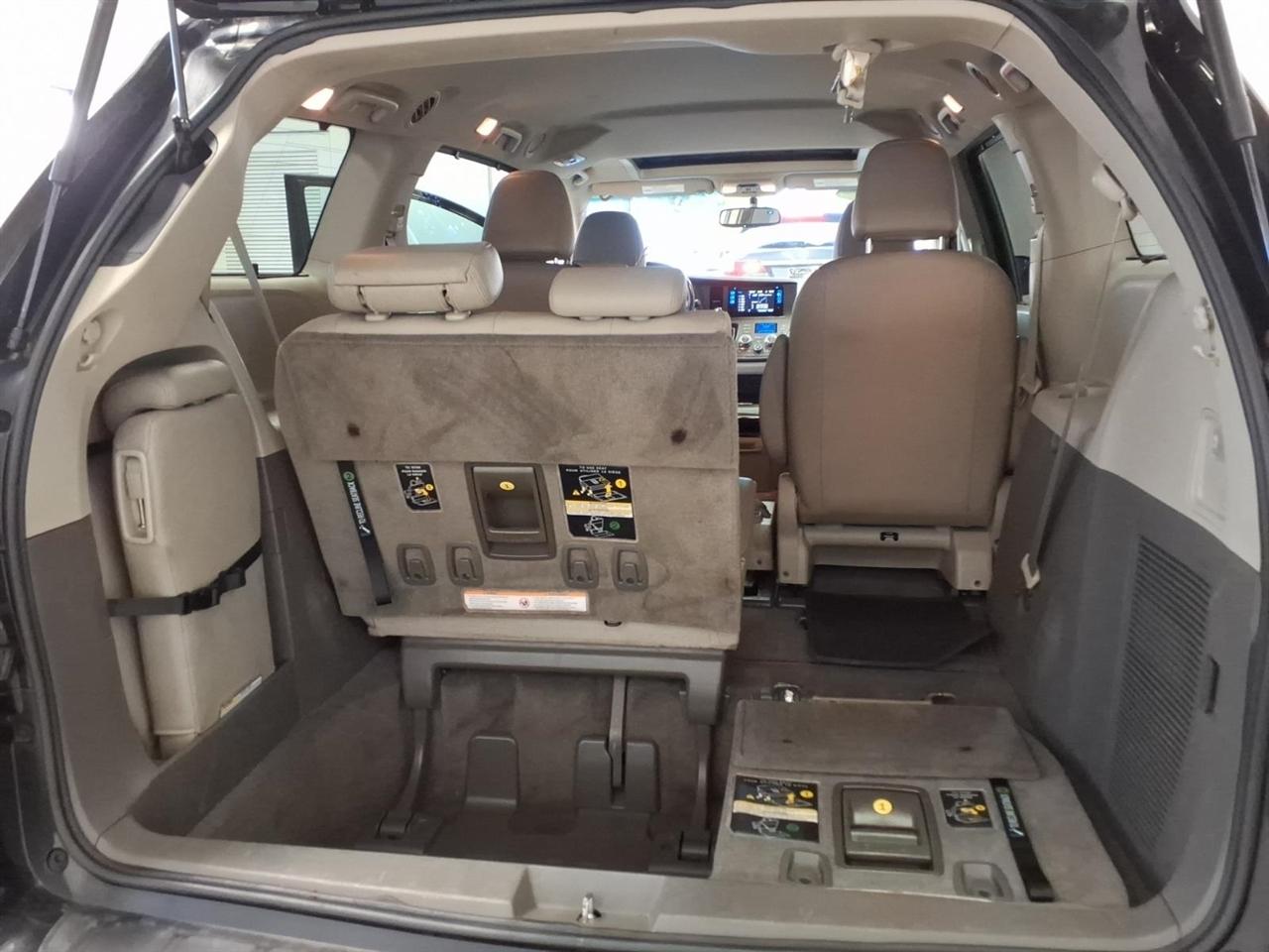 Toyota Sienna XLE 8-Passenger 2015