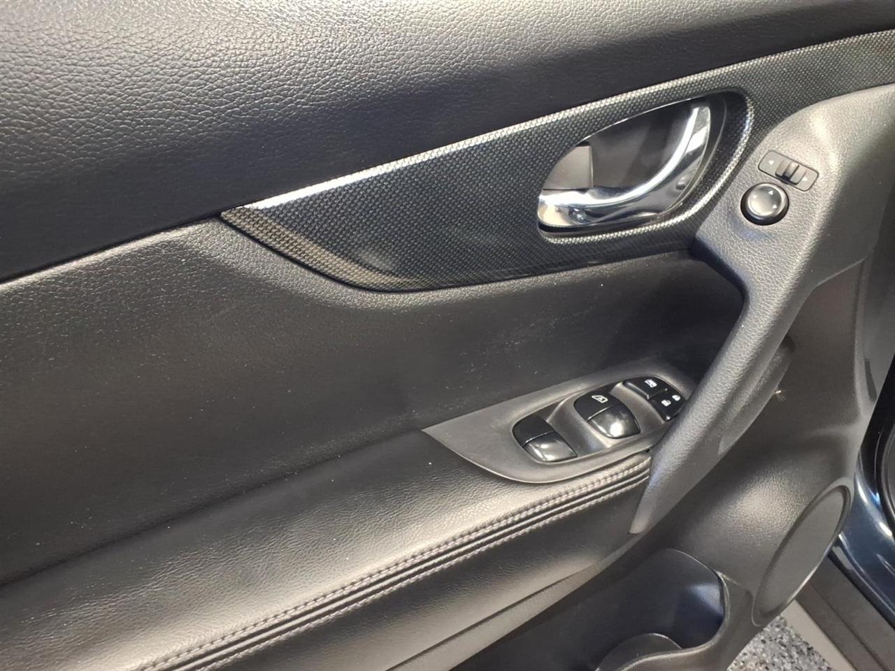 Nissan Rogue photo 8