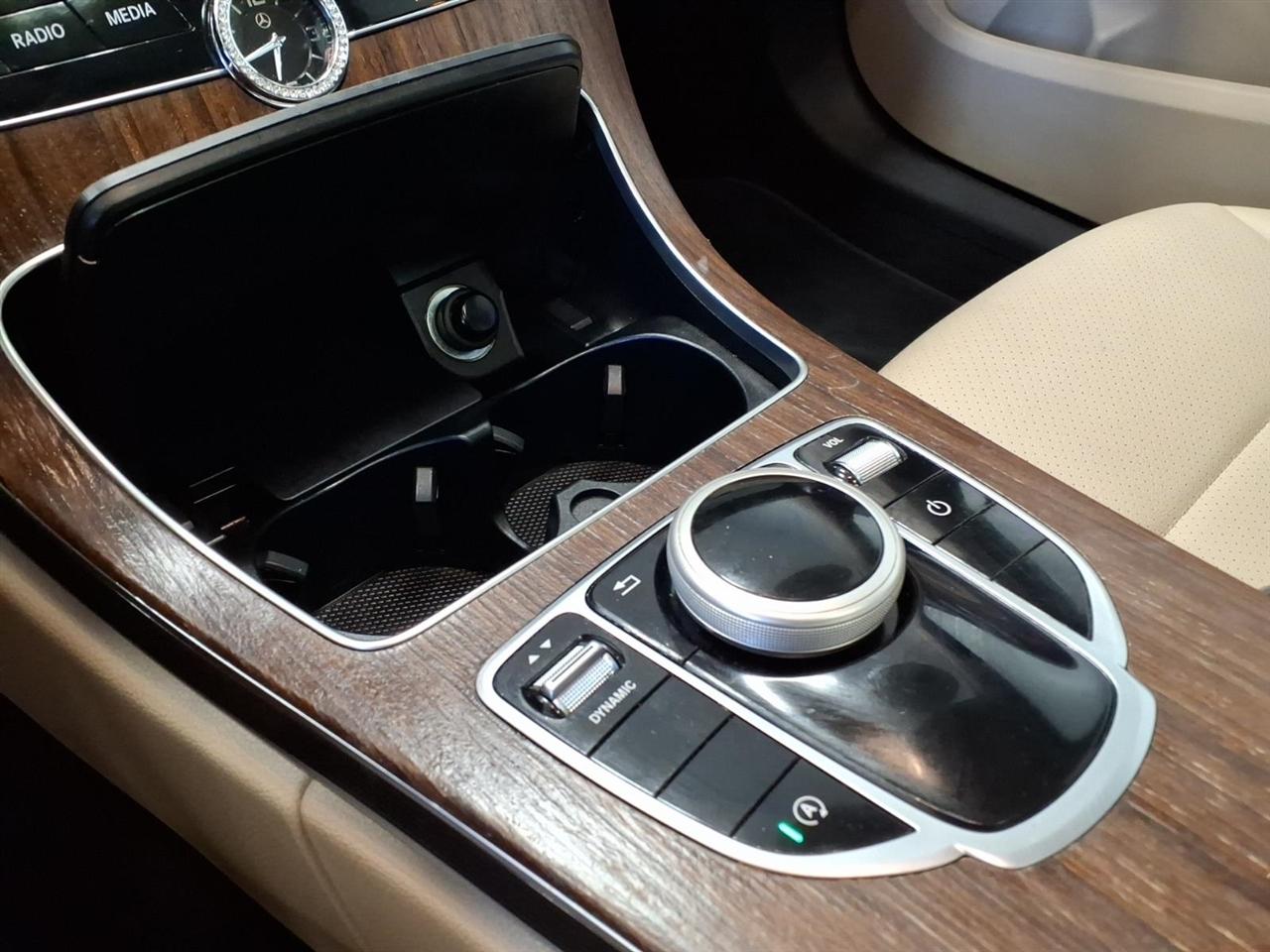 Mercedes-Benz C-Class photo 17