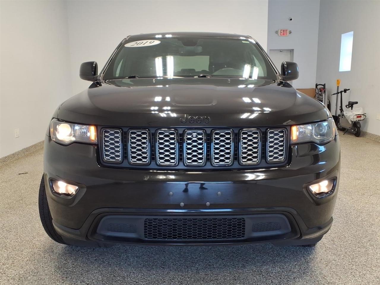 Jeep Grand Cherokee photo 2