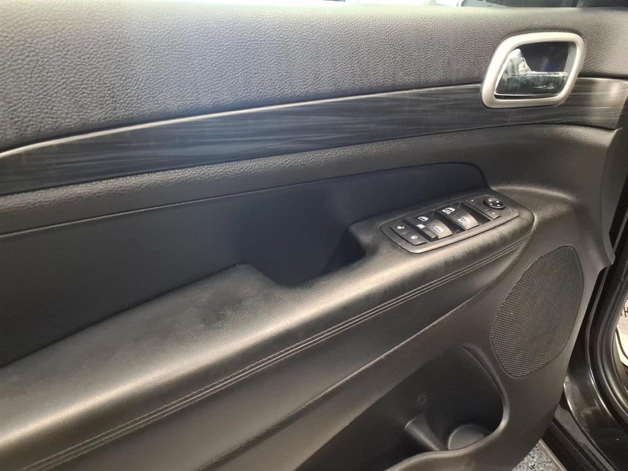 Jeep Grand Cherokee photo 8