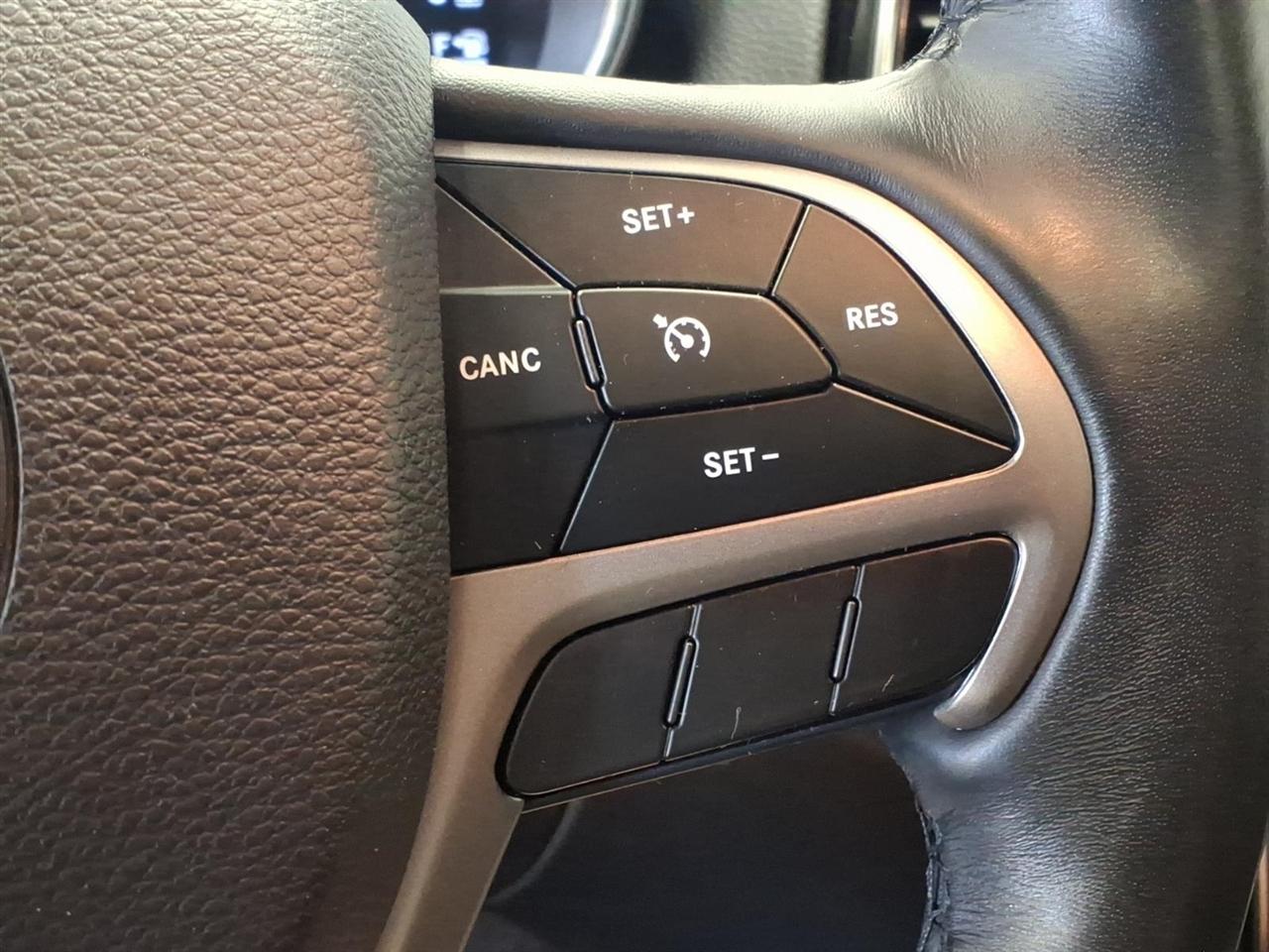 Jeep Grand Cherokee photo 12