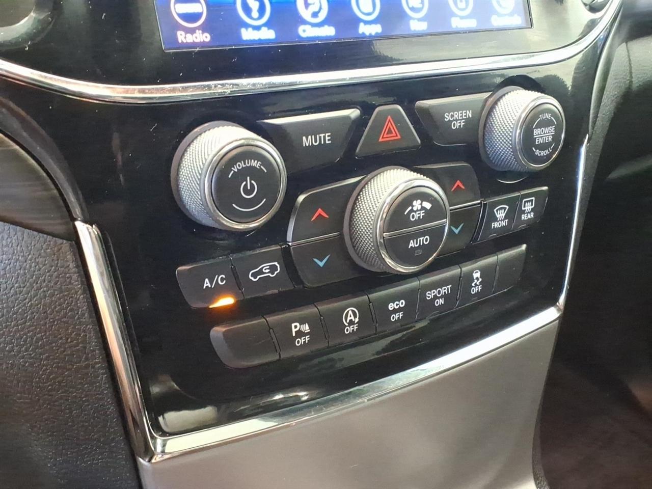 Jeep Grand Cherokee photo 17