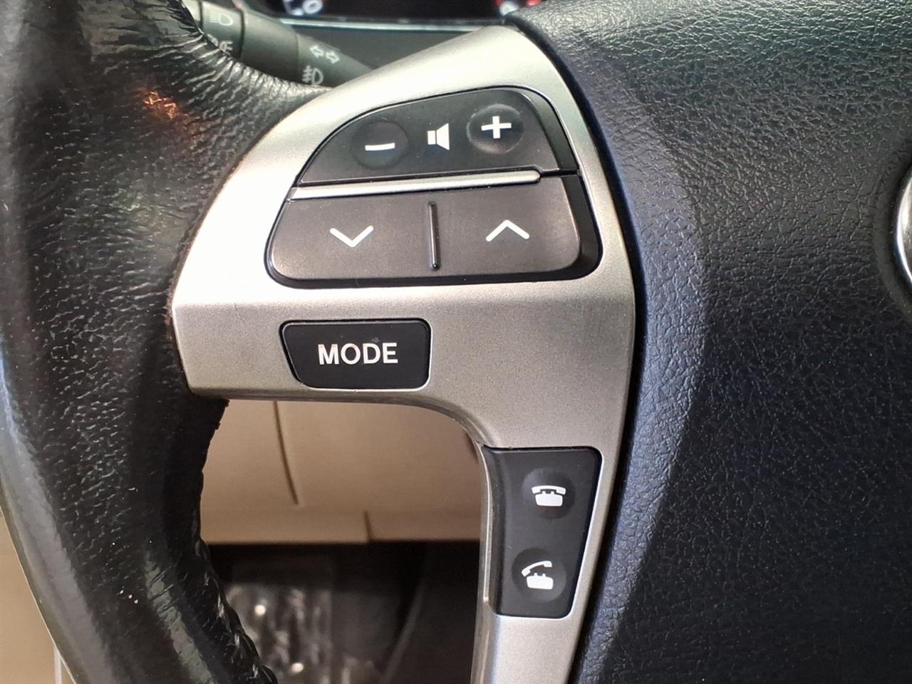 Toyota Highlander 4WD 4dr V6 SE (Natl) 2011