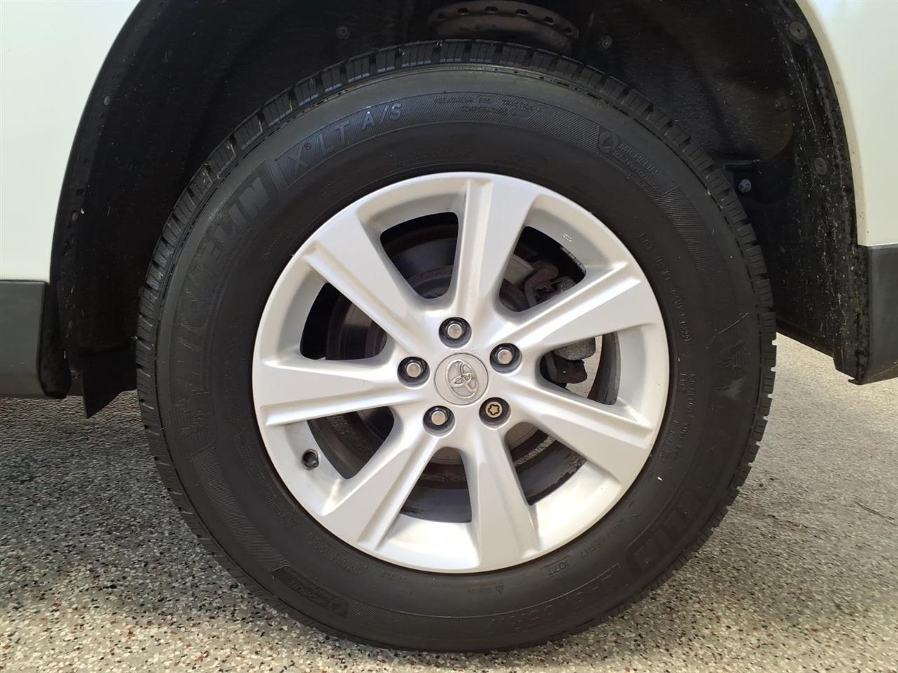 Toyota Highlander 4WD 4dr V6 SE (Natl) 2011