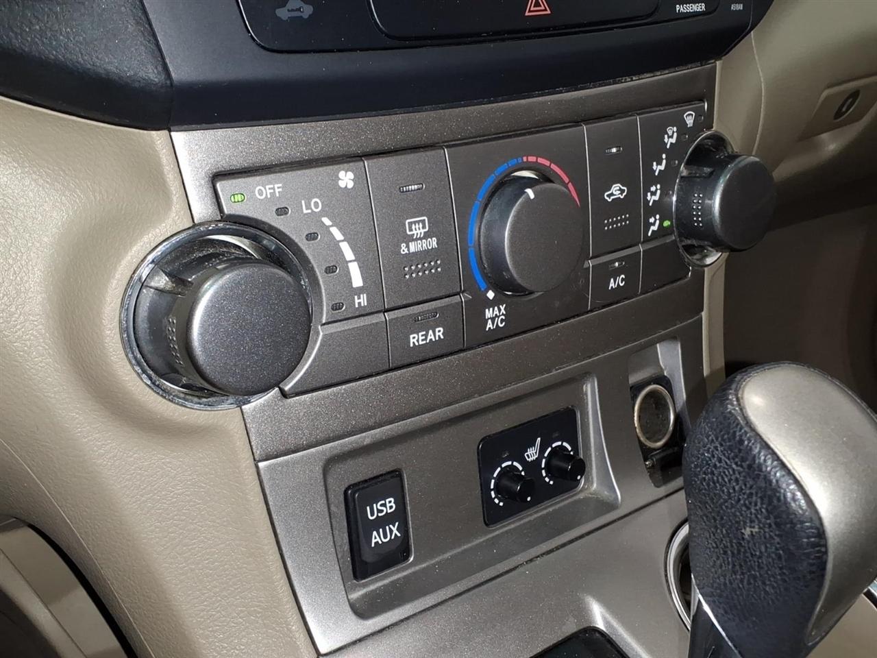 Toyota Highlander 4WD 4dr V6 SE (Natl) 2011