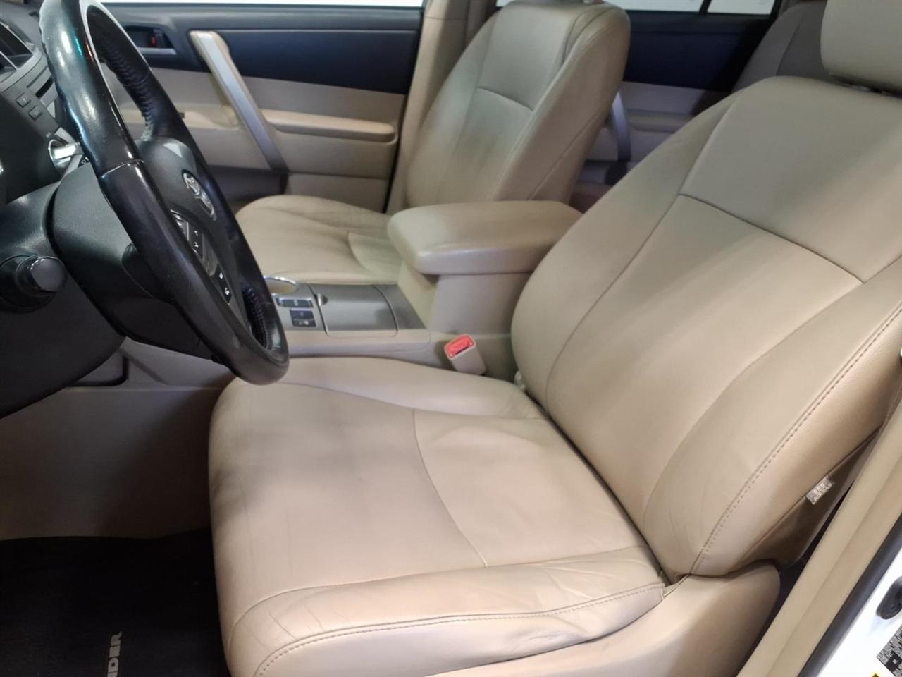 Toyota Highlander 4WD 4dr V6 SE (Natl) 2011