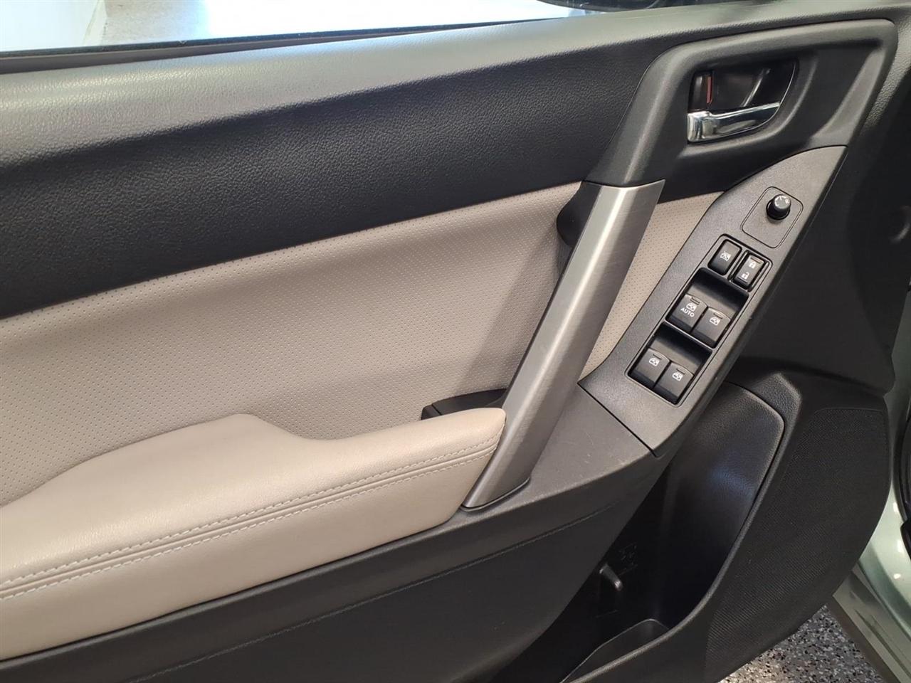 Subaru Forester photo 8