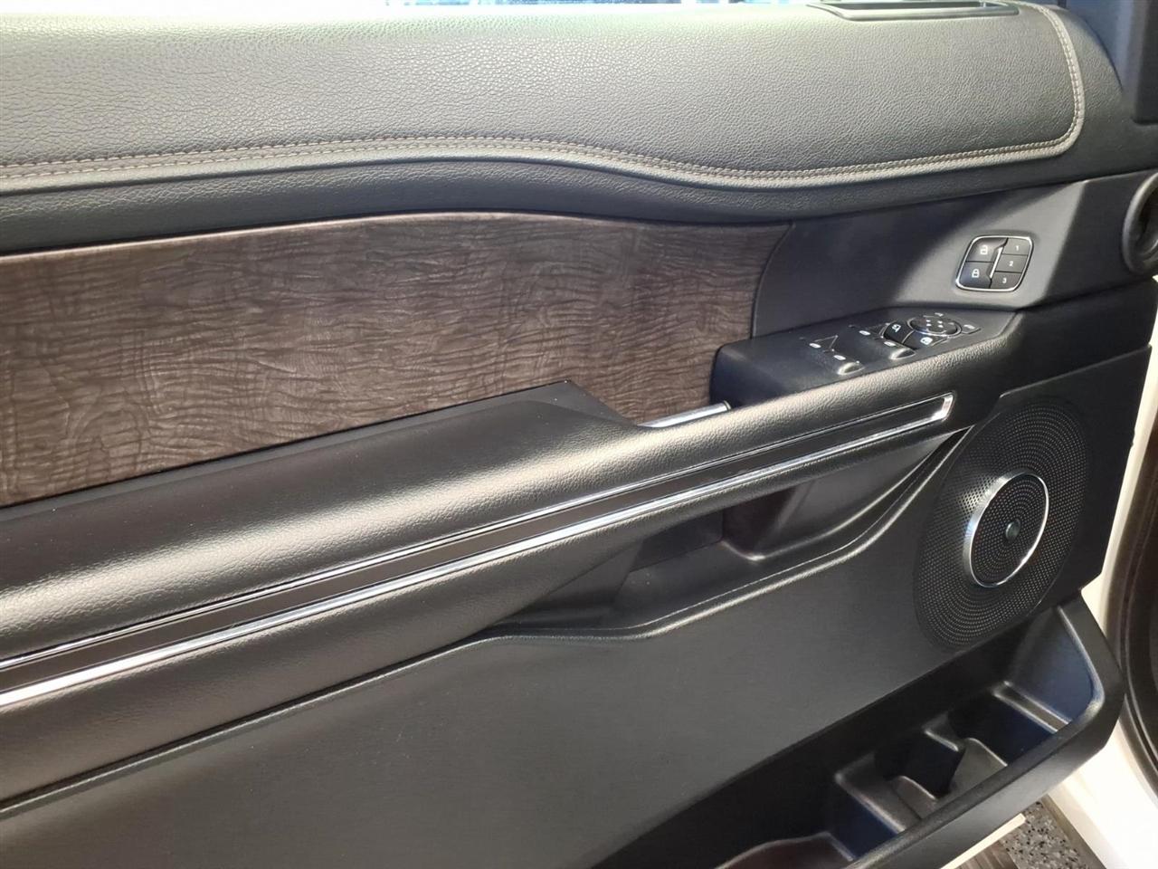 Ford Expedition photo 8
