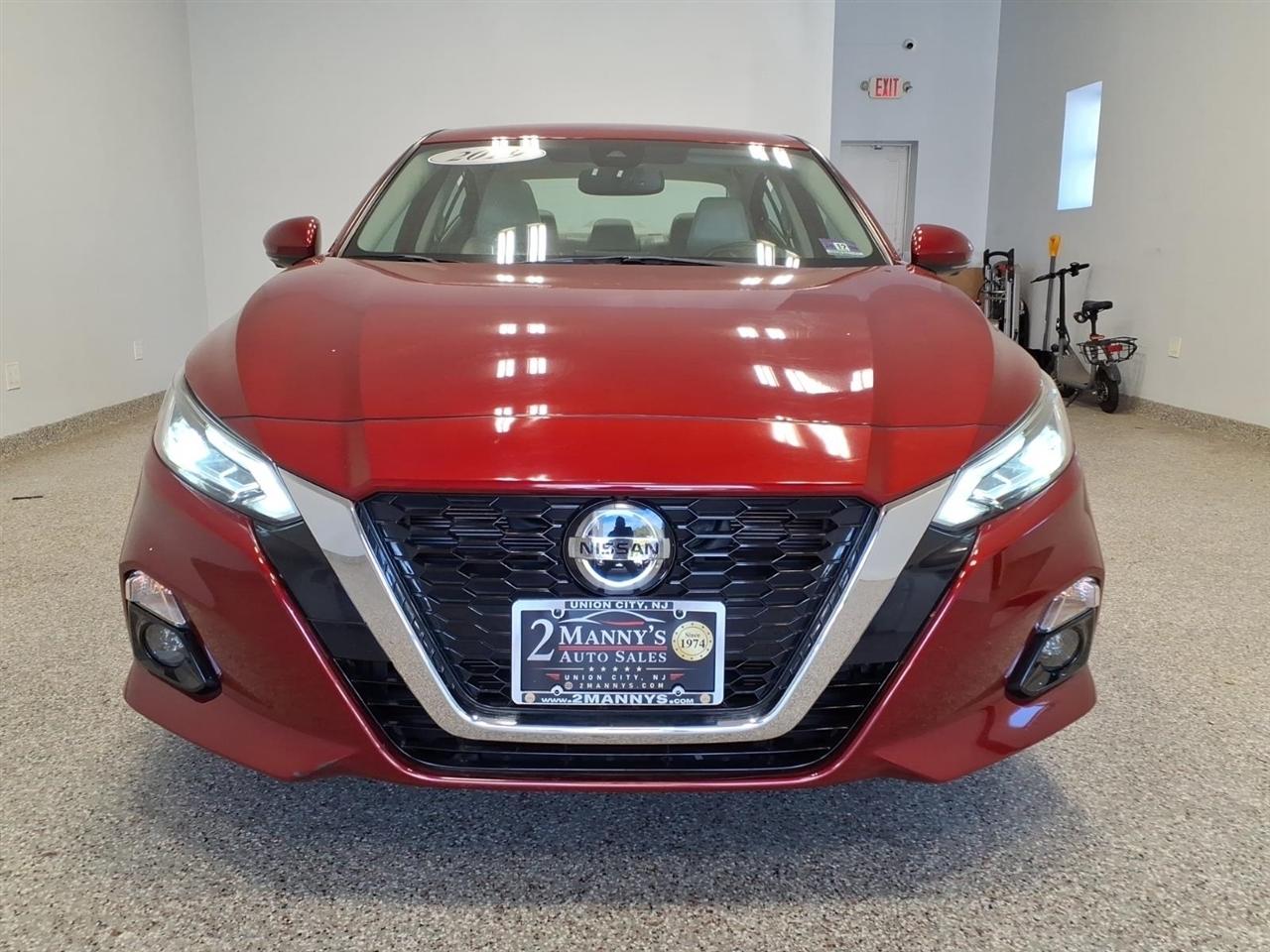 Nissan Altima photo 2