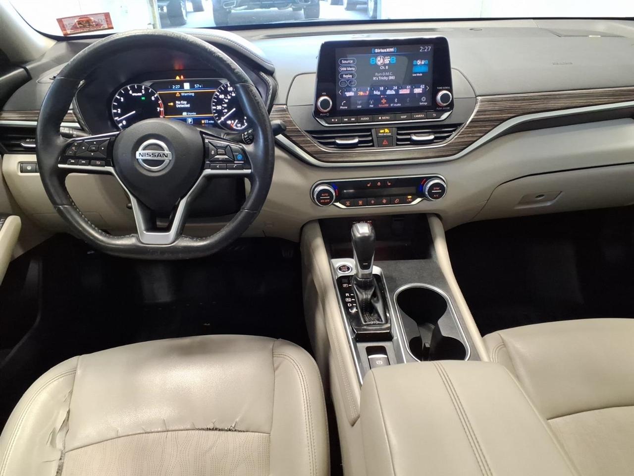 Nissan Altima photo 8