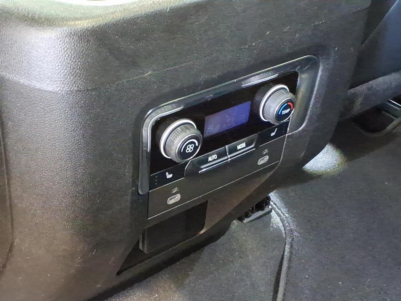 Chevrolet Tahoe photo 22