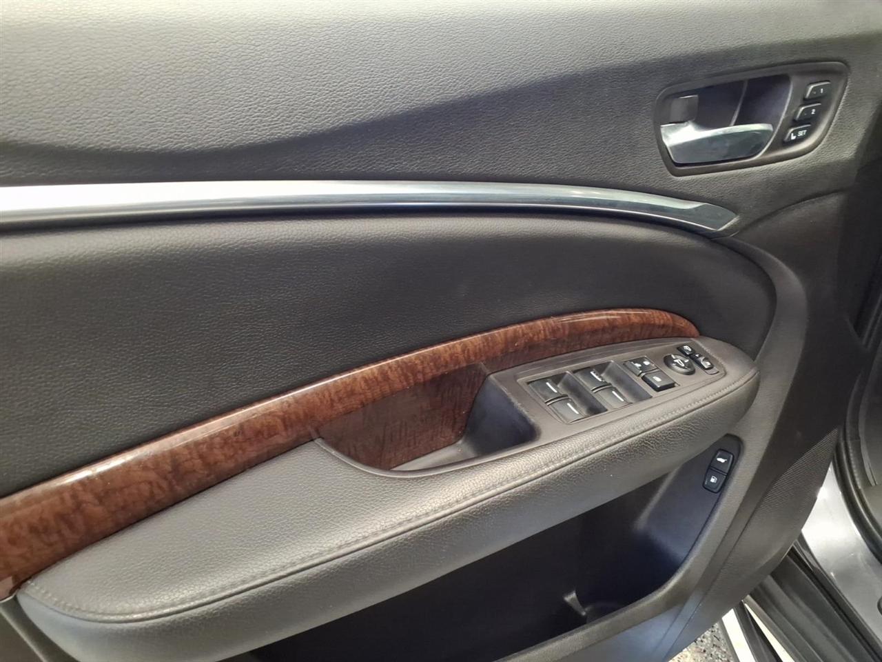 Acura MDX photo 8