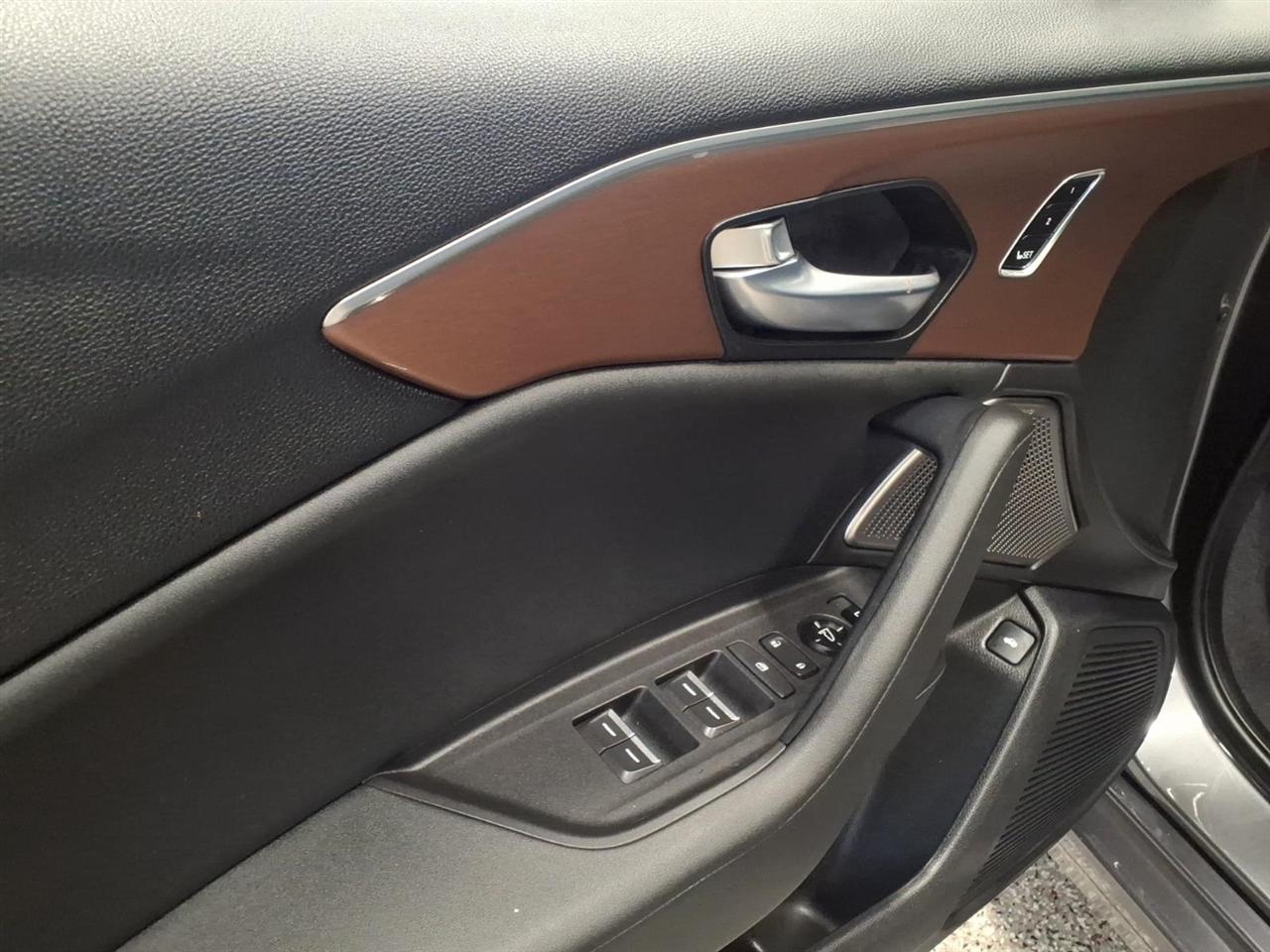 Acura TLX photo 8