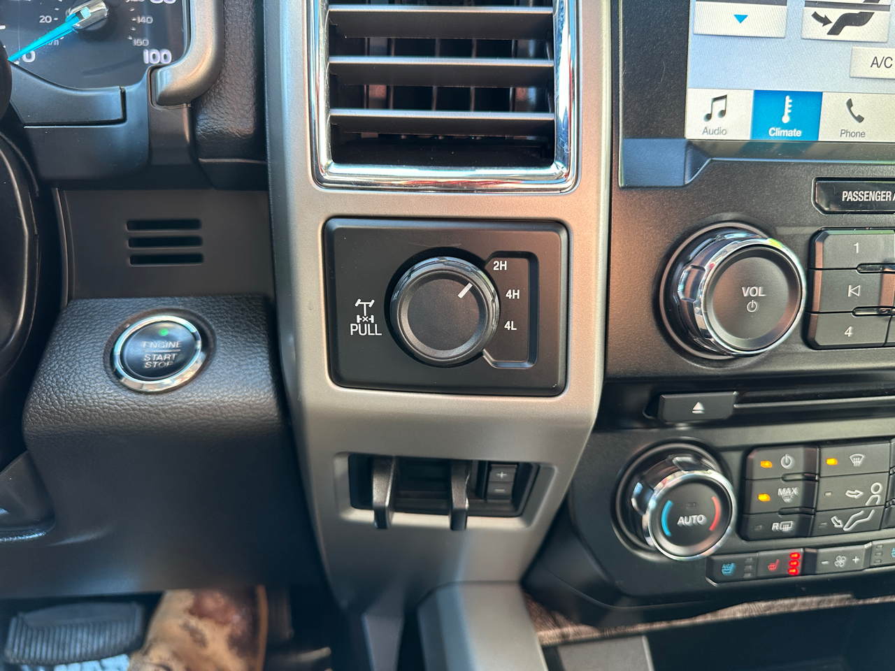 Ford F-350 SD Lariat Crew Cab Long Bed 4WD 2017