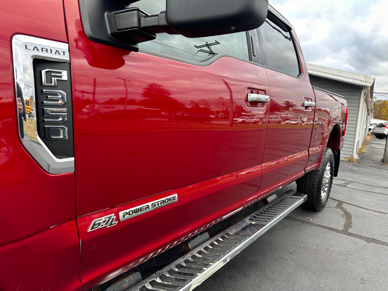 Ford F-350 SD Lariat Crew Cab Short Bed 4WD 2019 Ford F-350 SD Lariat Crew Cab Short Bed 4WD 2019