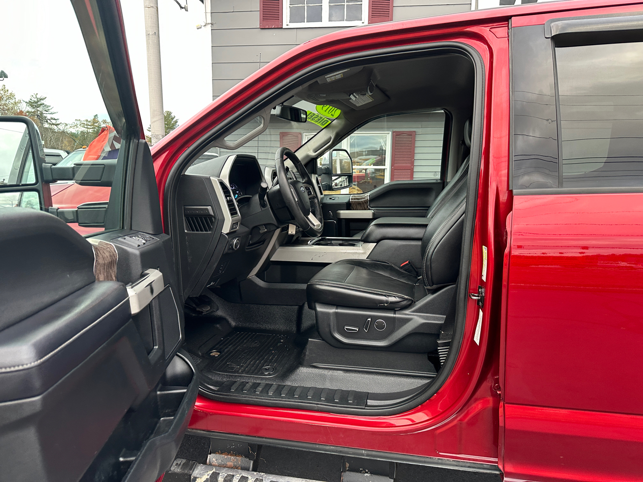 Ford F-350 SD Lariat Crew Cab Short Bed 4WD 2019 Ford F-350 SD Lariat Crew Cab Short Bed 4WD 2019