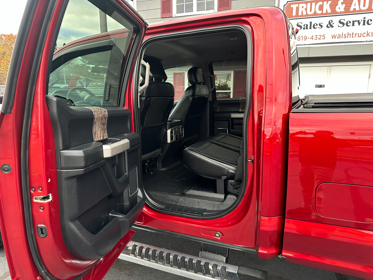 Ford F-350 SD Lariat Crew Cab Short Bed 4WD 2019 Ford F-350 SD Lariat Crew Cab Short Bed 4WD 2019