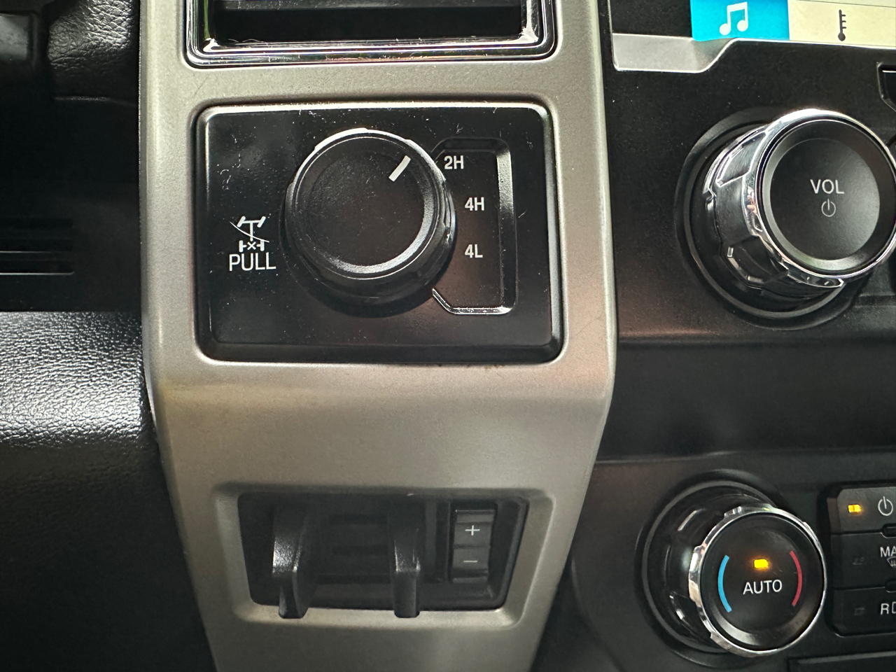 Ford F-350 SD Lariat Crew Cab Short Bed 4WD 2019 Ford F-350 SD Lariat Crew Cab Short Bed 4WD 2019