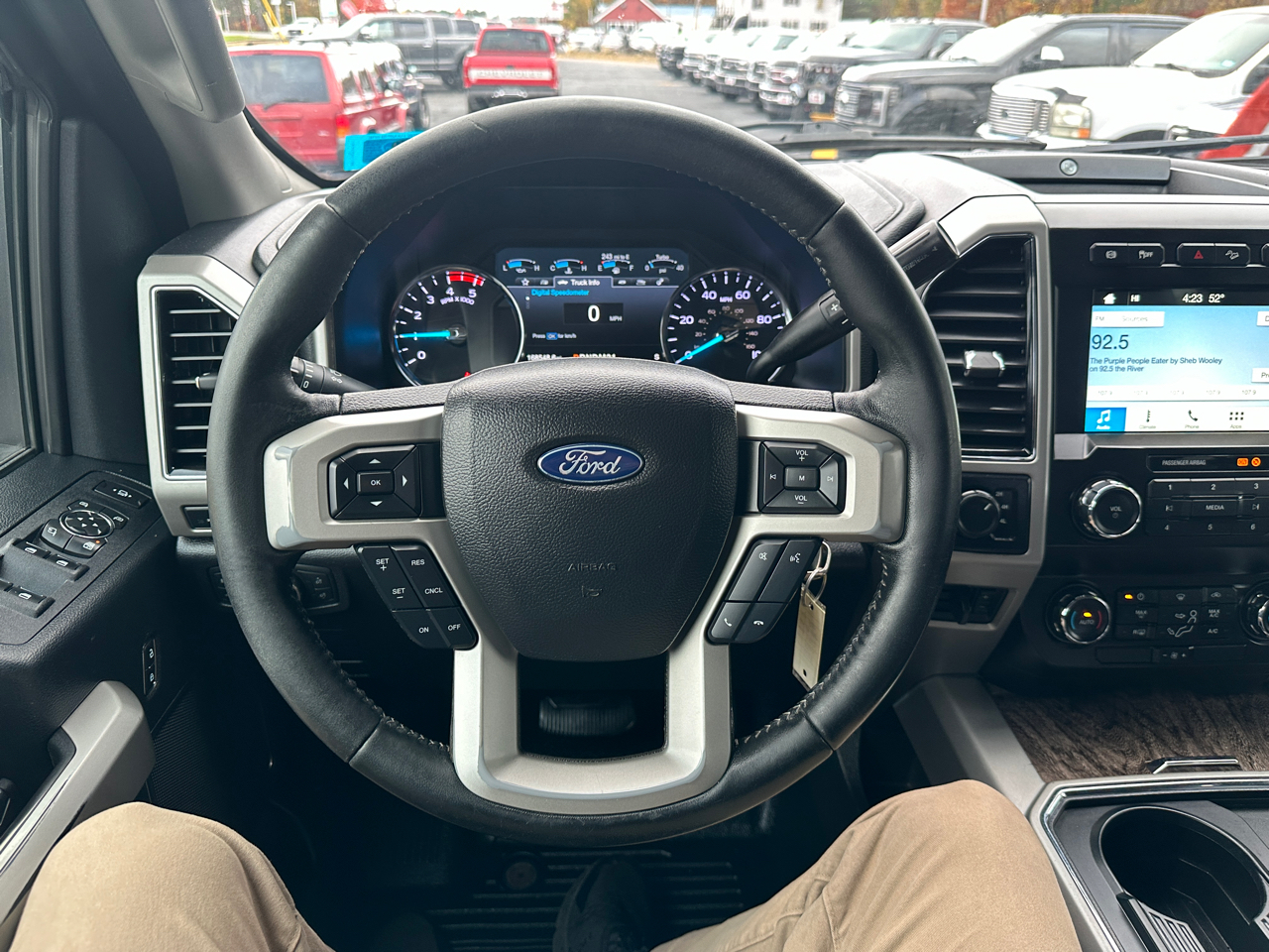 Ford F-350 SD Lariat Crew Cab Short Bed 4WD 2019 Ford F-350 SD Lariat Crew Cab Short Bed 4WD 2019