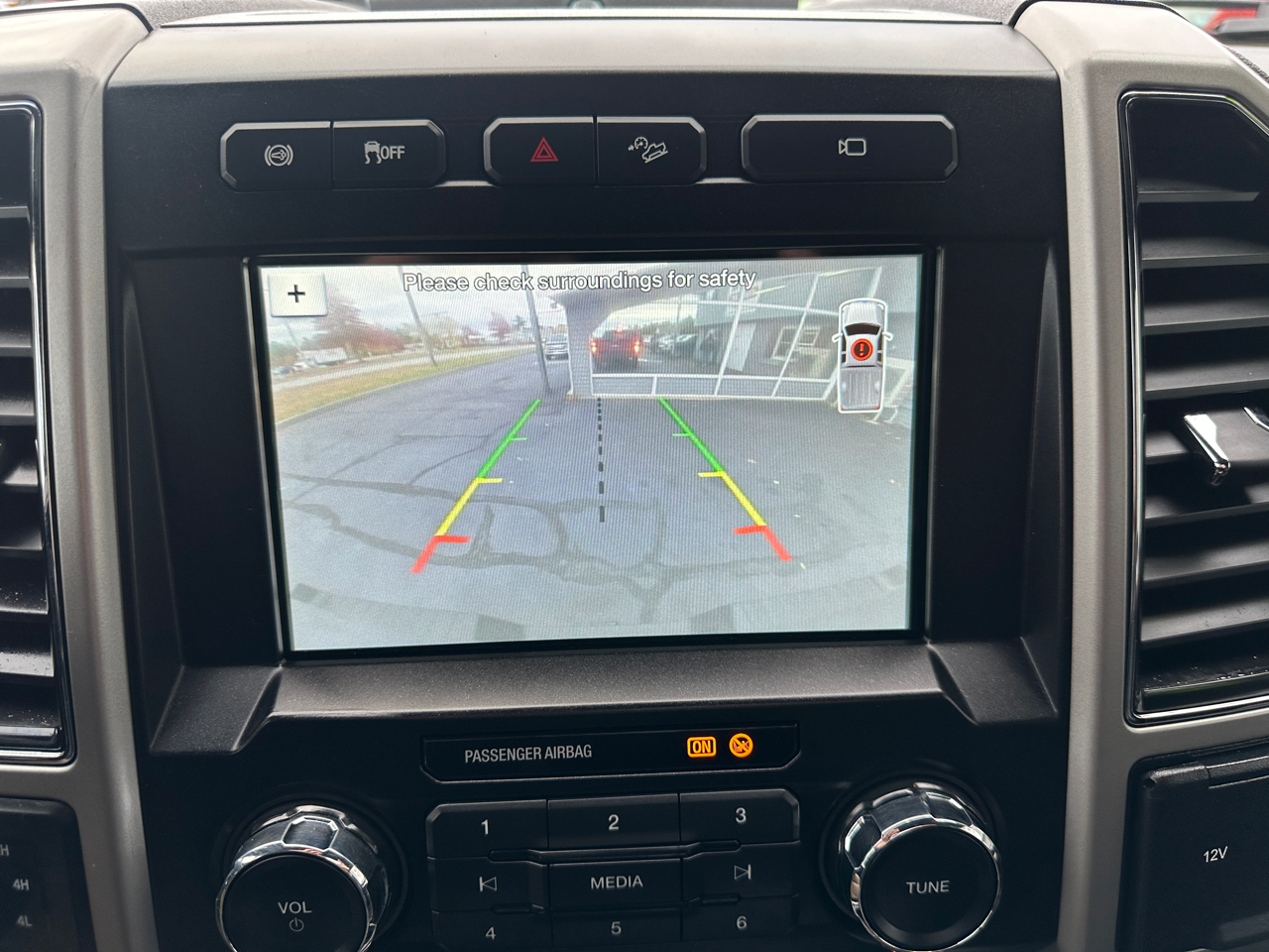 Ford F-350 SD Lariat Crew Cab Short Bed 4WD 2019 Ford F-350 SD Lariat Crew Cab Short Bed 4WD 2019