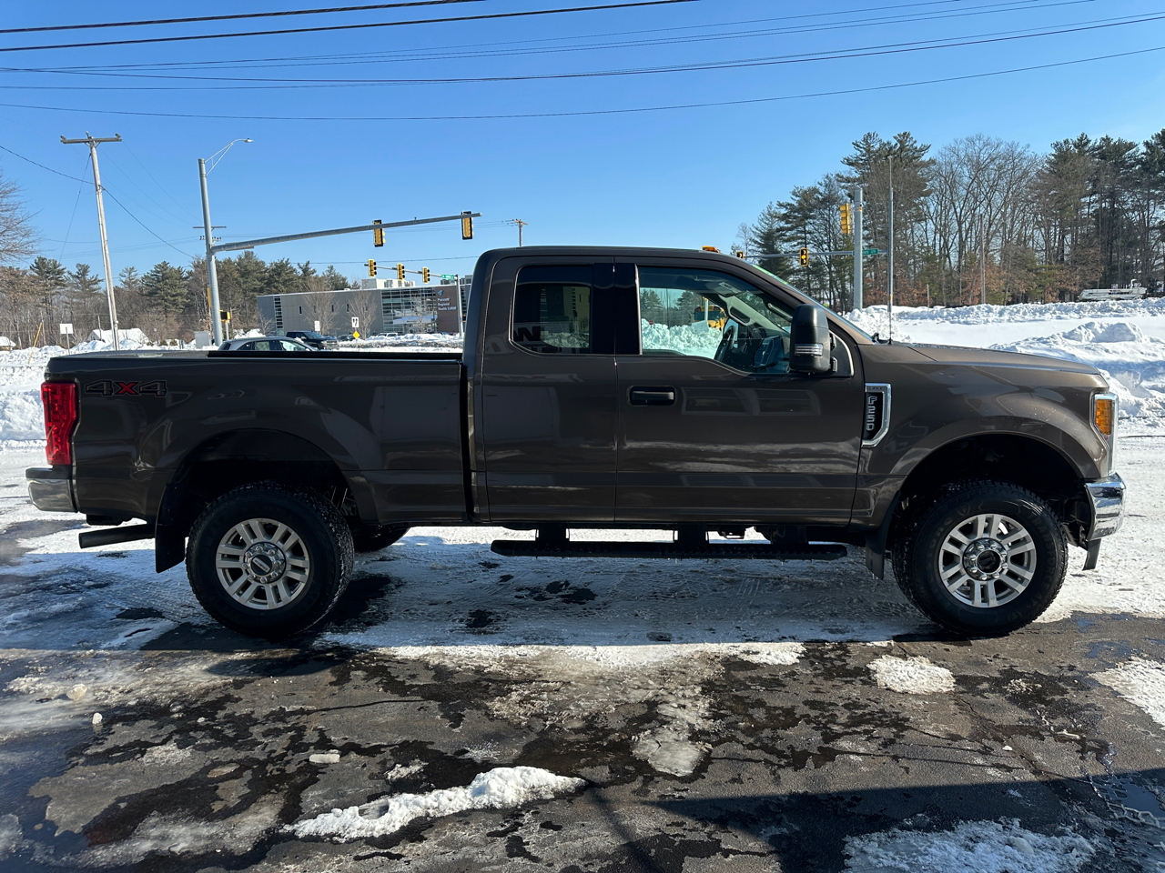 Ford F-250 SD XLT SuperCab Short Bed 4WD 2017