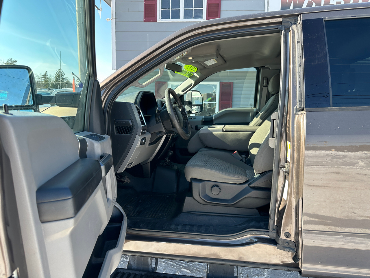 Ford F-250 SD XLT SuperCab Short Bed 4WD 2017