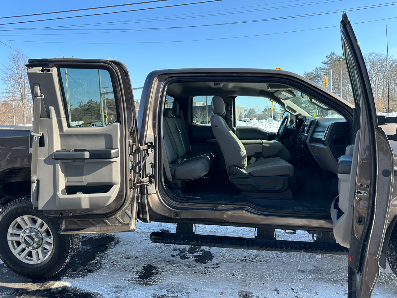 Ford F-250 SD XLT SuperCab Short Bed 4WD 2017