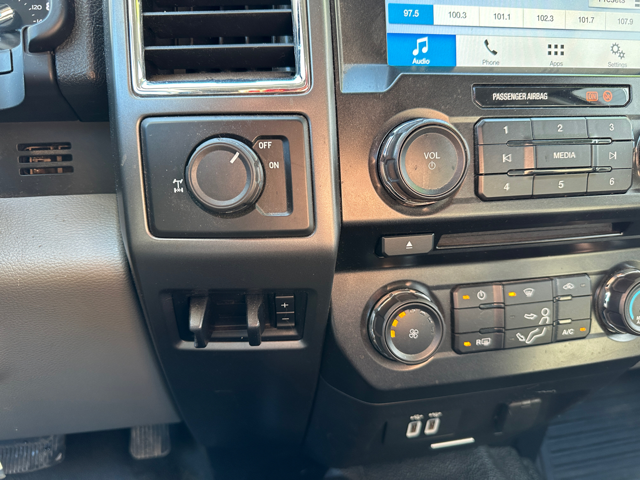 Ford F-250 SD XLT SuperCab Short Bed 4WD 2017