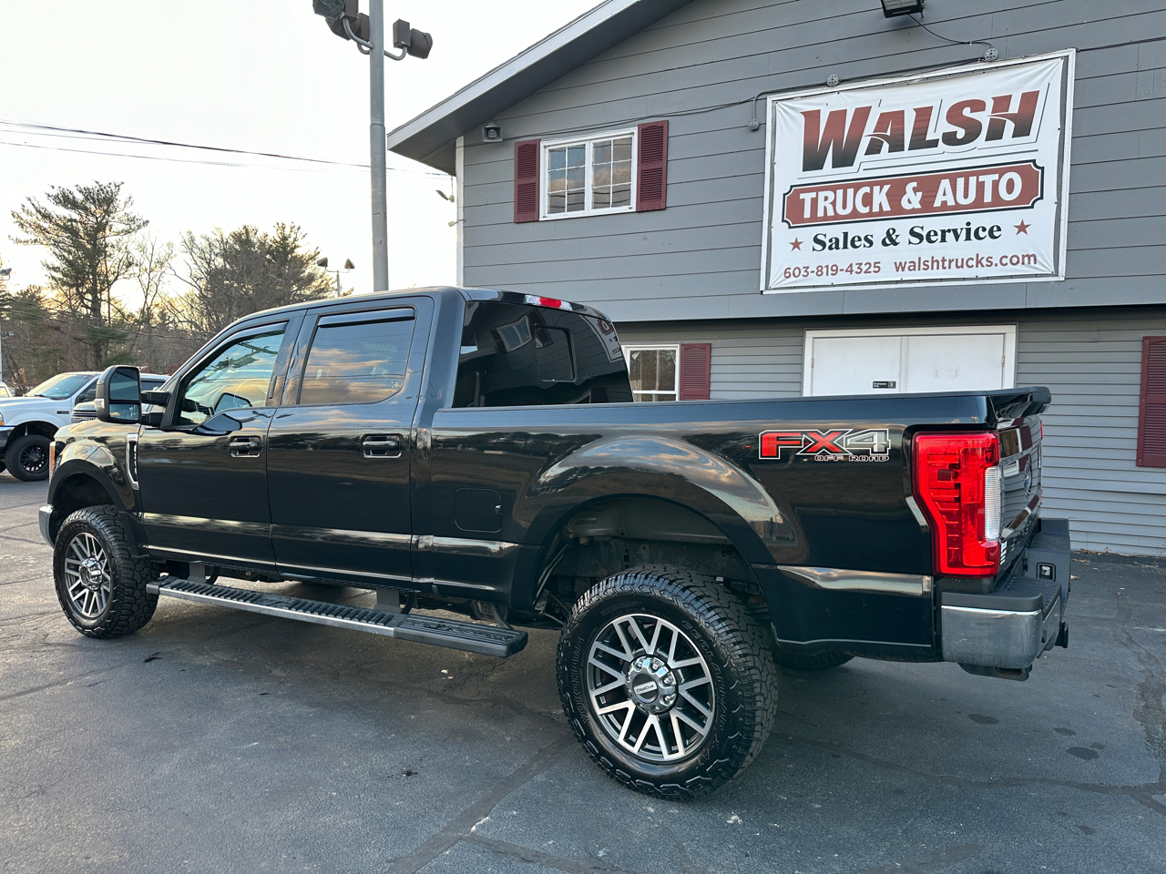 Ford F-250 SD Lariat Crew Cab Short Bed 4WD 2017