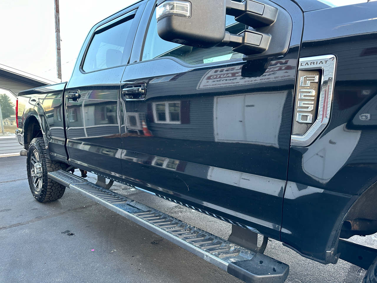 Ford F-250 SD Lariat Crew Cab Short Bed 4WD 2017