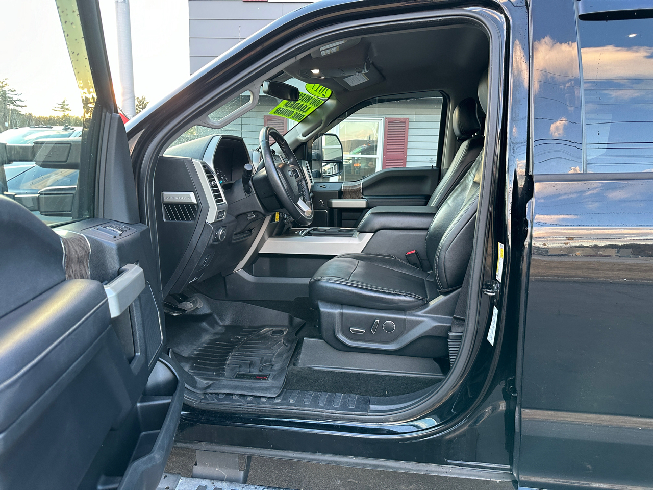 Ford F-250 SD Lariat Crew Cab Short Bed 4WD 2017